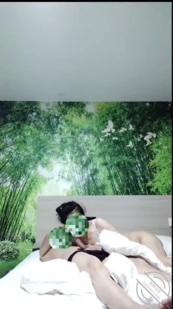 外站20万粉丝，PUA约啪大神【风花雪夜】钻石贴，白天陪干妈熘达玩，晚上孝顺伺候操干妈 截图2
