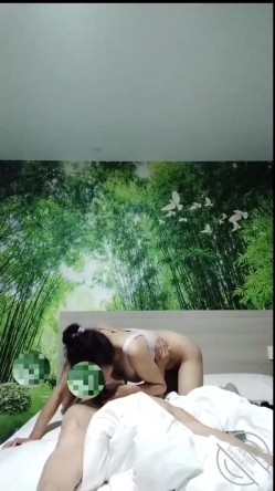 外站20万粉丝，PUA约啪大神【风花雪夜】钻石贴，白天陪干妈熘达玩，晚上孝顺伺候操干妈 截图4