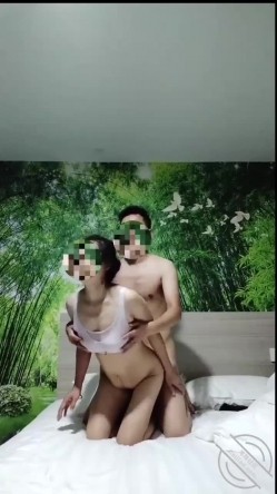 外站20万粉丝，PUA约啪大神【风花雪夜】钻石贴，白天陪干妈熘达玩，晚上孝顺伺候操干妈 截图9