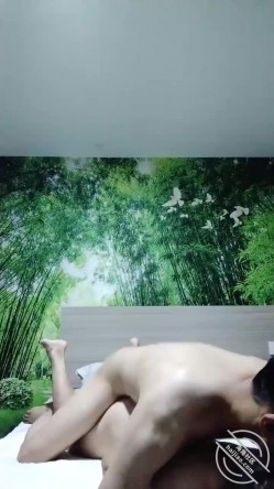 外站20万粉丝，PUA约啪大神【风花雪夜】钻石贴，白天陪干妈熘达玩，晚上孝顺伺候操干妈 截图15