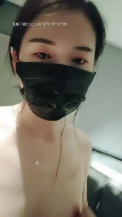 高颜值性感妹子和秃头男约拍包臀裙摆弄姿势，衬衣浴室湿身诱惑黑丝撕裆道具自慰 截图10