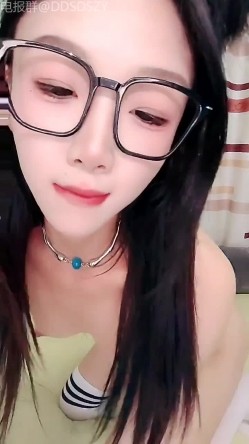 舞蹈系校花学妹【小涵宝宝】护士制服 丝袜诱惑 抖音风骚舞，道具自慰 截图11