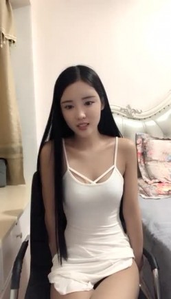 最美的外围女神alice 纤瘦瓜子脸明星级别颜值 大尺度紫薇漏出 众网友围观互动 颜值控强推 截图6