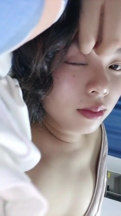 新人~真实在校生【性感美芽】私人宿舍~全裸扒穴~洗澡，为了赚下学期的学费也是拼了，少女身材完美 截图14