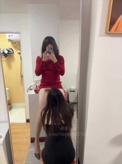 圣诞狂欢 Cindy腿腿 国产极品人气TS，长相清纯身材一流，一双纤细的大长腿，不输任何女人 截图1