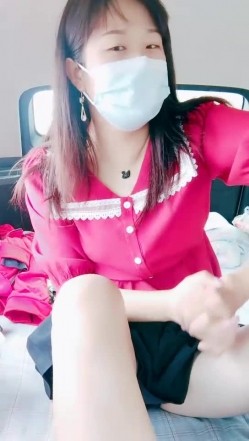 送嫂子回家路上激情啪啪，车内调情扒光吃奶玩逼口交大鸡巴，直接在车里干，各种爆草抽插满足骚子水好多啊 截图6