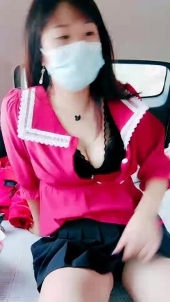 送嫂子回家路上激情啪啪，车内调情扒光吃奶玩逼口交大鸡巴，直接在车里干，各种爆草抽插满足骚子水好多啊 截图7