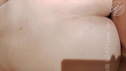 原创海角大神【干妈变成了情人】付费钻石贴集！干妈老公刚回来，就被我抢先操了，途中接电话 截图4