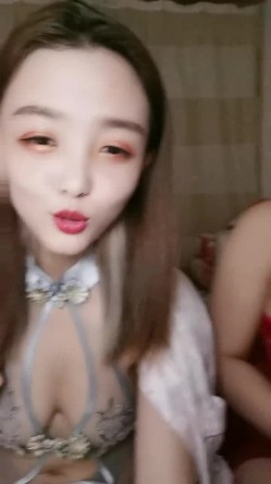 大奶少妇 ️：我必须能晃，给你们表演一个哈哈哈给你幌迷煳她，来大姨妈啦，一老一少，极品晃奶子！ 截图8