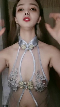 大奶少妇 ️：我必须能晃，给你们表演一个哈哈哈给你幌迷煳她，来大姨妈啦，一老一少，极品晃奶子！ 截图10
