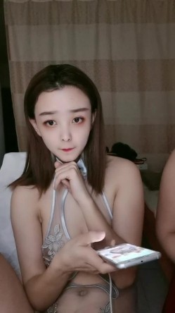 大奶少妇 ️：我必须能晃，给你们表演一个哈哈哈给你幌迷煳她，来大姨妈啦，一老一少，极品晃奶子！ 截图12