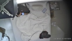 上帝视角偷拍颜值美女被男友带到酒店一块玩手游扣逼干了几次才满足 截图2