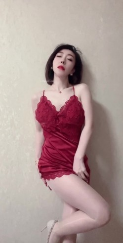 国女媚黑，【sharemywife24hr】，穿上高跟鞋让小黑来家里操她，人妻嗷嗷叫，被捅得又疼又爽 截图7