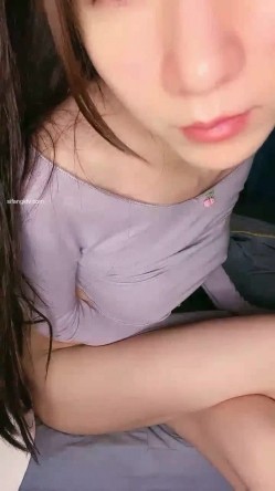 重磅来了 绝顶身材大波高颜女神【小师妹】下海捞金 乳头私处极粉 满满撸点 截图9