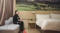一屌探花_太子啪啪高颜值包臀裙高个美女，极品女神美乳翘臀肤白如玉激战一场 截图2