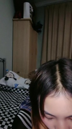 【智取琪乳】两个美少女，馒头逼~高难度无套爆操内射~强烈推荐，叫床声不断，劲爆！ 截图9
