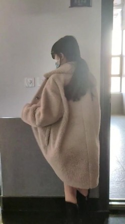 露出界天花板满级狂人！身材苗条性感网红【兔兔】私拍，学校公园商场各种场所人前露出翻屁眼露逼紫薇喷水 截图3