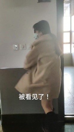 露出界天花板满级狂人！身材苗条性感网红【兔兔】私拍，学校公园商场各种场所人前露出翻屁眼露逼紫薇喷水 截图4