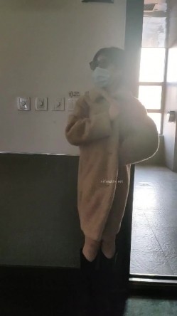 露出界天花板满级狂人！身材苗条性感网红【兔兔】私拍，学校公园商场各种场所人前露出翻屁眼露逼紫薇喷水 截图11