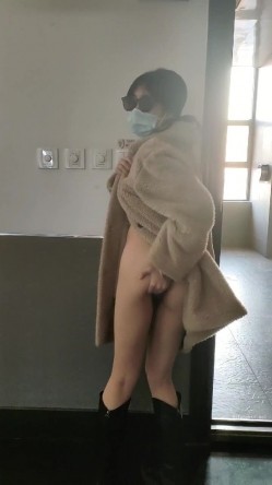 露出界天花板满级狂人！身材苗条性感网红【兔兔】私拍，学校公园商场各种场所人前露出翻屁眼露逼紫薇喷水 截图14