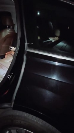 【汐汐汐颜】，极品车模，户外露出，车内自慰，这水喷得真壮观，骚液扑面而来，超刺激推荐必看 截图4