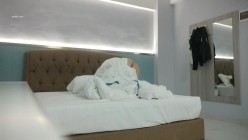 大奶良家美妇 我们好好聊不要老是这样 怎么啦你哭了 身材丰满吃饱喝足从沙发操到床上 好久没滋润了被操的爽哭了 截图16