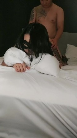 老婆闺蜜丈母娘激情群P丝袜情趣装露脸小骚逼风骚熟女大姐姐自己伺候3哥男人两只手撸鸡巴嘴里口交还被草 截图2