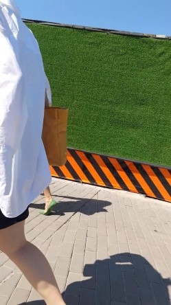 人妻熟女控必备！天生妖娆风骚脸淫荡骚妻【小愤青】露脸性爱自拍视图集，大白天街边车震居家各种啪啪相当反差 截图14