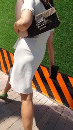 人妻熟女控必备！天生妖娆风骚脸淫荡骚妻【小愤青】露脸性爱自拍视图集，大白天街边车震居家各种啪啪相当反差 截图15