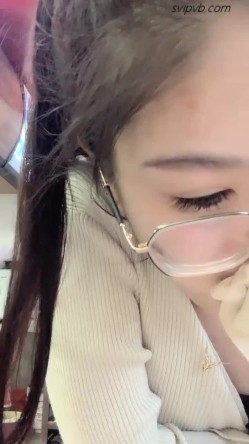 猎奇圈内部分享热门视频极品大奶子哺乳期的奶妈疯狂露出自摸挑逗赚奶粉钱 截图3