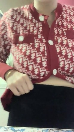 猎奇圈内部分享热门视频极品大奶子哺乳期的奶妈疯狂露出自摸挑逗赚奶粉钱 截图11