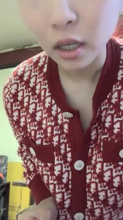 猎奇圈内部分享热门视频极品大奶子哺乳期的奶妈疯狂露出自摸挑逗赚奶粉钱 截图12