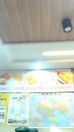 猎奇圈内部分享热门视频极品大奶子哺乳期的奶妈疯狂露出自摸挑逗赚奶粉钱 截图15