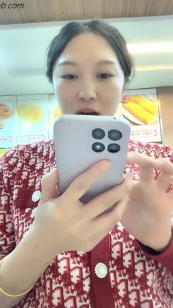 猎奇圈内部分享热门视频极品大奶子哺乳期的奶妈疯狂露出自摸挑逗赚奶粉钱 截图16