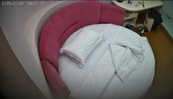 酒店偷拍 老哥出差无聊半夜叫个颜值还可以的小姐上门泄泄火 截图1