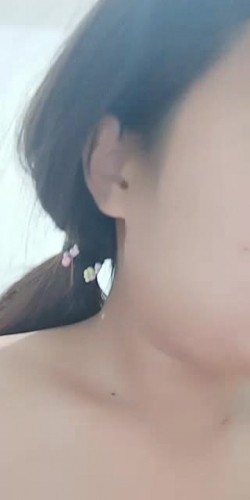 露脸风骚少妇下海捞金，身材丰盈奶大屁股大，一跟道具把自己插得浪叫不断，表情淫荡水很多第二部 截图7