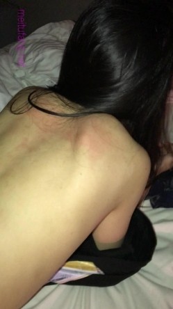 露脸才是王道！热情如火的反差大学骚妹子与男友不雅自拍流出~无套后入疯狂进出~光屁屁二传丢垃圾 截图3