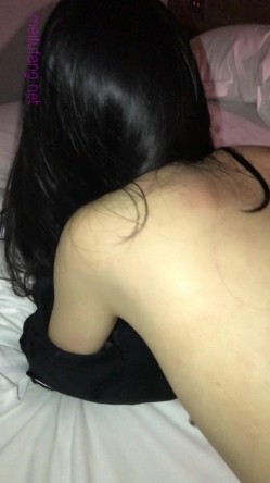 露脸才是王道！热情如火的反差大学骚妹子与男友不雅自拍流出~无套后入疯狂进出~光屁屁二传丢垃圾 截图8