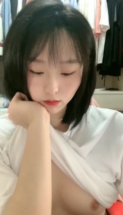 哈尔滨-胖次-20岁 ️：不在学校我在家，一天天的大鸡巴操死你，草不着哈哈哈，我来大姨妈我没穿内裤，给你们看胸看屁股，东北淫就是能骚能聊！ 截图2