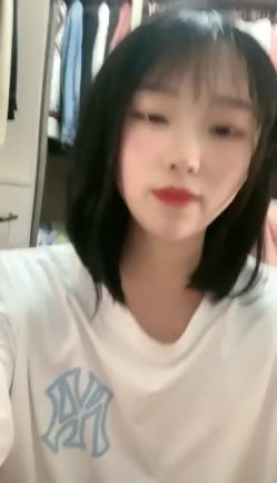 哈尔滨-胖次-20岁 ️：不在学校我在家，一天天的大鸡巴操死你，草不着哈哈哈，我来大姨妈我没穿内裤，给你们看胸看屁股，东北淫就是能骚能聊！ 截图3