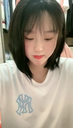 哈尔滨-胖次-20岁 ️：不在学校我在家，一天天的大鸡巴操死你，草不着哈哈哈，我来大姨妈我没穿内裤，给你们看胸看屁股，东北淫就是能骚能聊！ 截图4