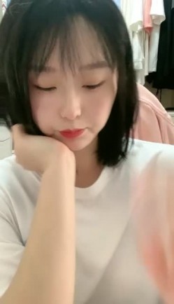 哈尔滨-胖次-20岁 ️：不在学校我在家，一天天的大鸡巴操死你，草不着哈哈哈，我来大姨妈我没穿内裤，给你们看胸看屁股，东北淫就是能骚能聊！ 截图5
