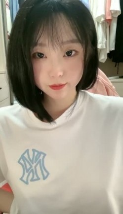 哈尔滨-胖次-20岁 ️：不在学校我在家，一天天的大鸡巴操死你，草不着哈哈哈，我来大姨妈我没穿内裤，给你们看胸看屁股，东北淫就是能骚能聊！ 截图7
