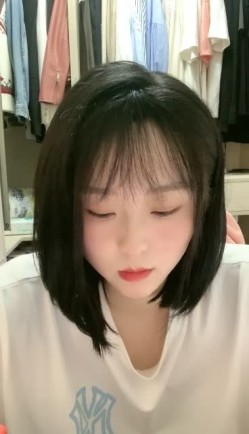 哈尔滨-胖次-20岁 ️：不在学校我在家，一天天的大鸡巴操死你，草不着哈哈哈，我来大姨妈我没穿内裤，给你们看胸看屁股，东北淫就是能骚能聊！ 截图9