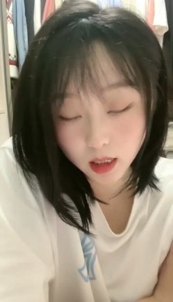 哈尔滨-胖次-20岁 ️：不在学校我在家，一天天的大鸡巴操死你，草不着哈哈哈，我来大姨妈我没穿内裤，给你们看胸看屁股，东北淫就是能骚能聊！ 截图10
