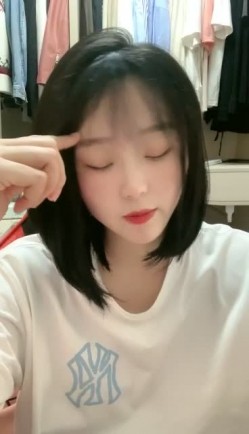 哈尔滨-胖次-20岁 ️：不在学校我在家，一天天的大鸡巴操死你，草不着哈哈哈，我来大姨妈我没穿内裤，给你们看胸看屁股，东北淫就是能骚能聊！ 截图14