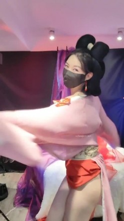 露脸，极品超美御姐，【繁花女主角】，横店演戏好几年，古装裸舞，大美女各种风格信手拈来！ 截图6