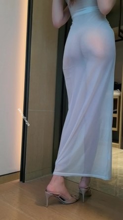 【私房加密破解】【秀人网 陆萱萱】，透明网纱紧身裙，若隐若现的感觉真的很顶级 截图2