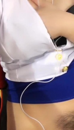 颜值不错新人妹子性感空姐制服诱惑 揉奶小尺度诱惑最后露了下奶和逼逼 截图15