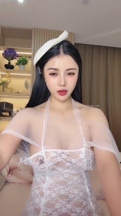 超漂亮女神『糯米姐姐』天然美巨乳抹油自慰喷水超诱惑 截图3